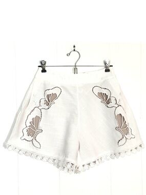 Amy Store Eyeket & Scalloped Hem Shorts